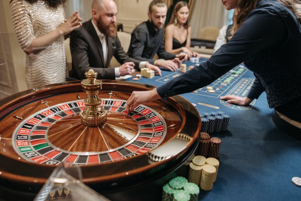 People playing European Roulette